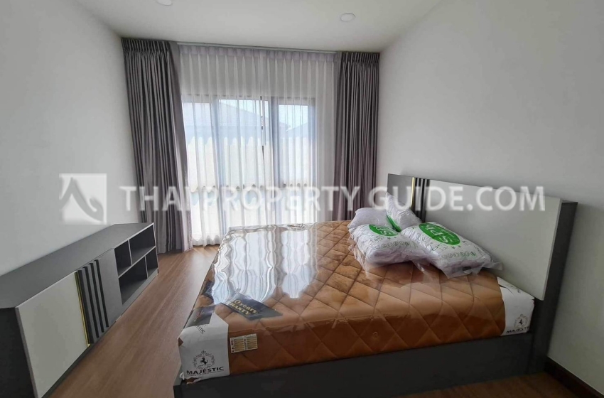 House with Shared Pool in Bangnatrad 